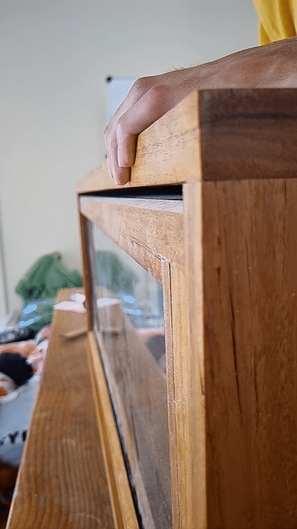 Look at those hinges