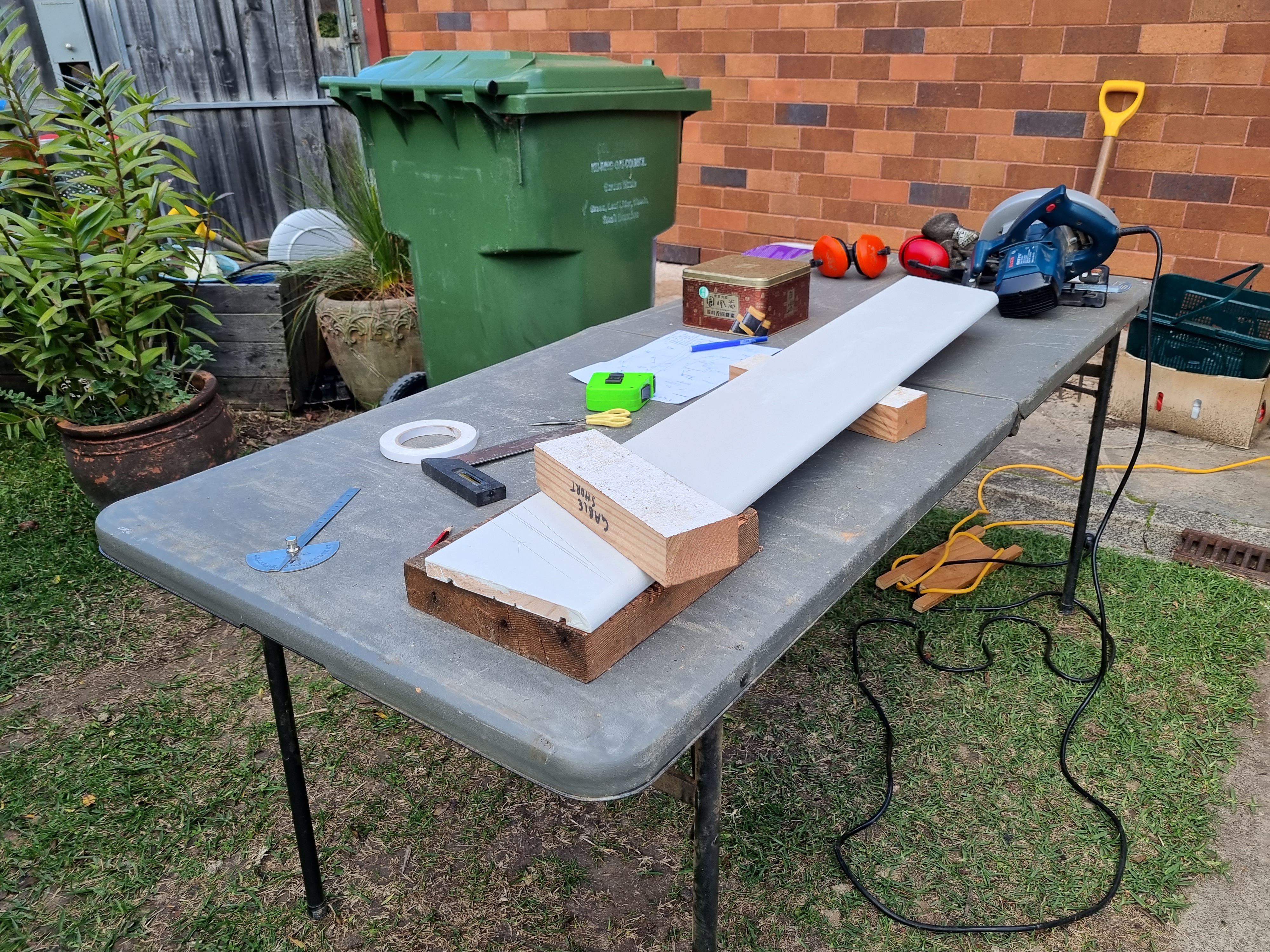 Cutting facia to size