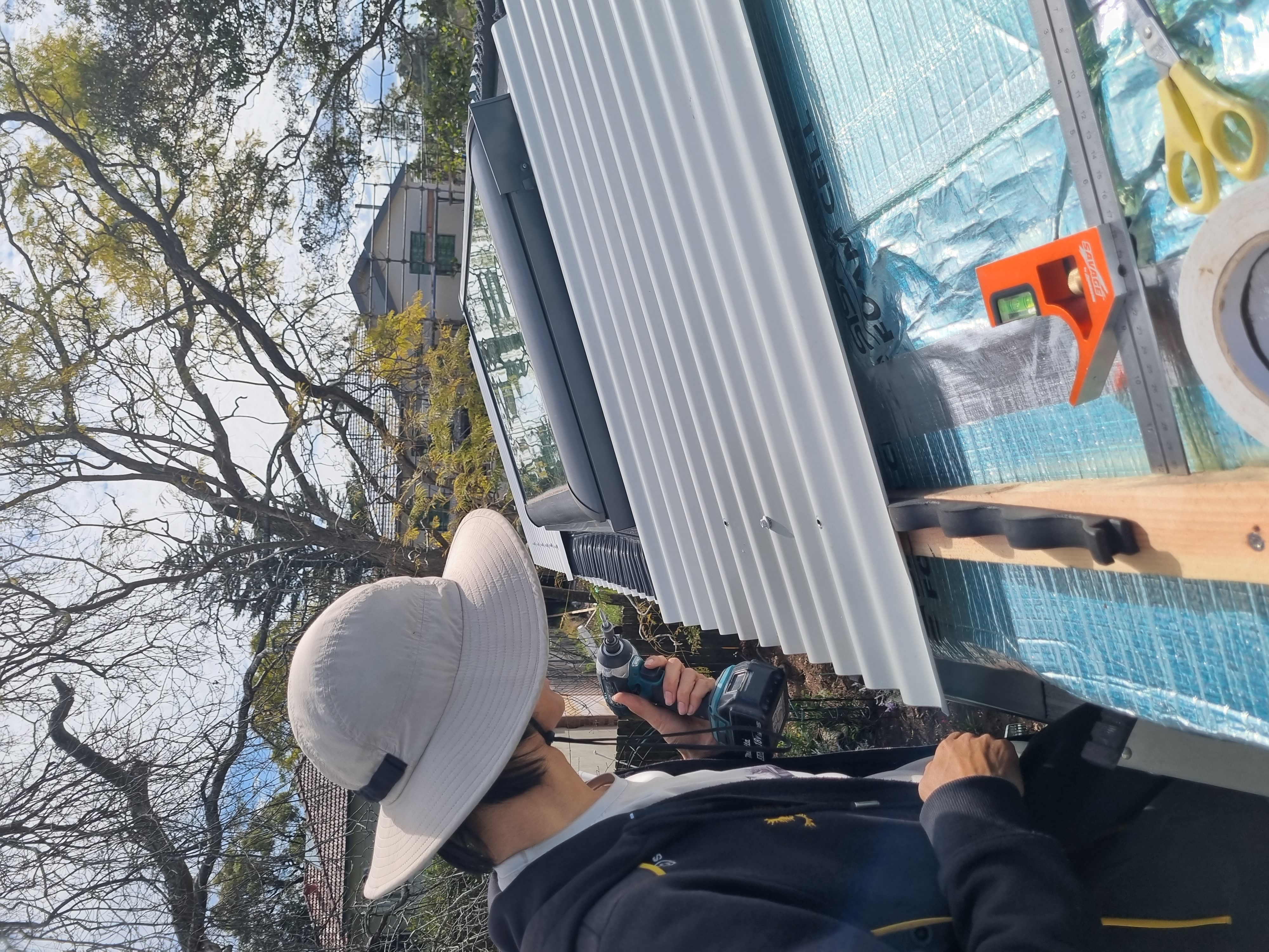 Installing the short pieces of colorbond