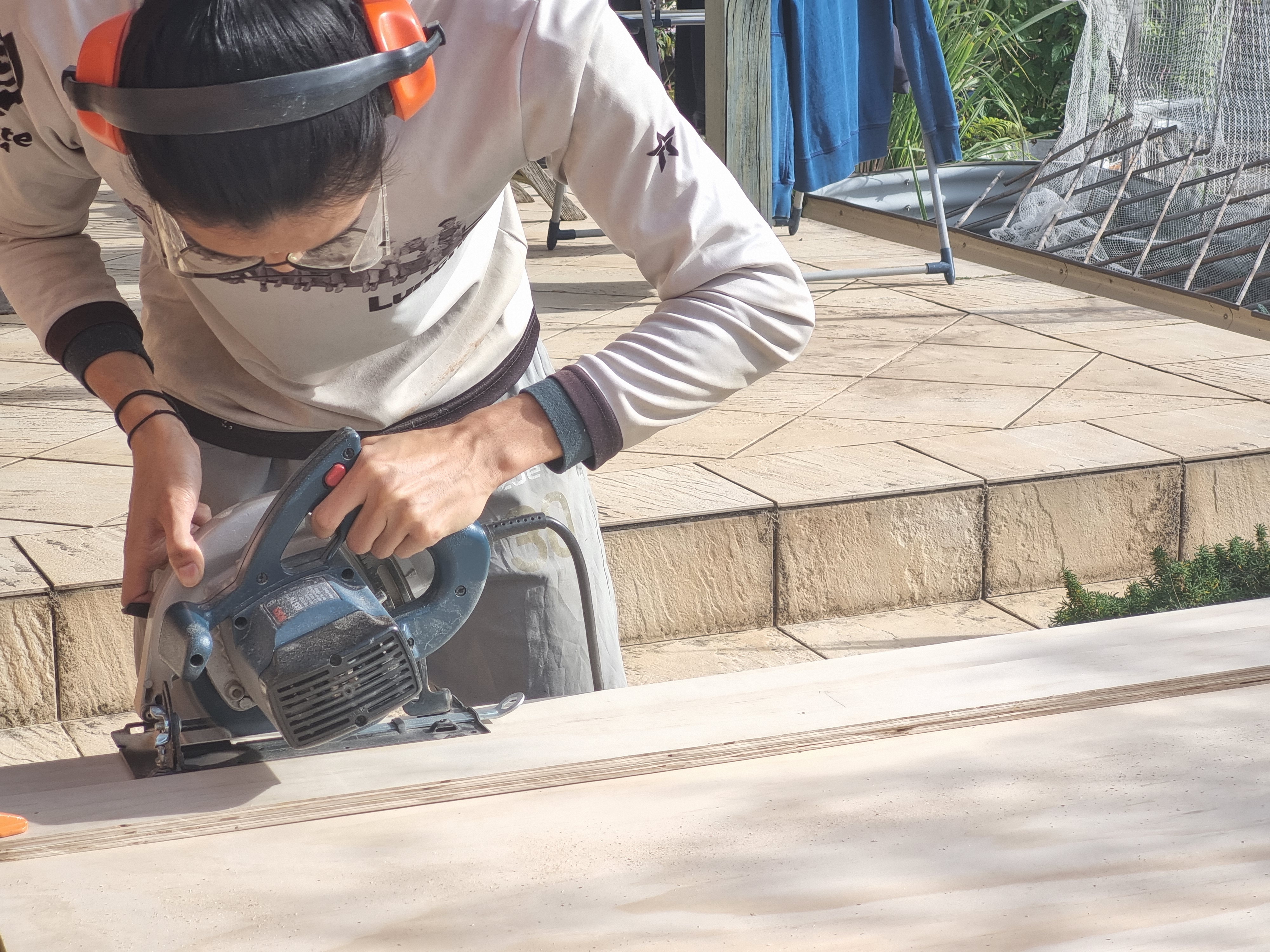 Cutting plywood down to size