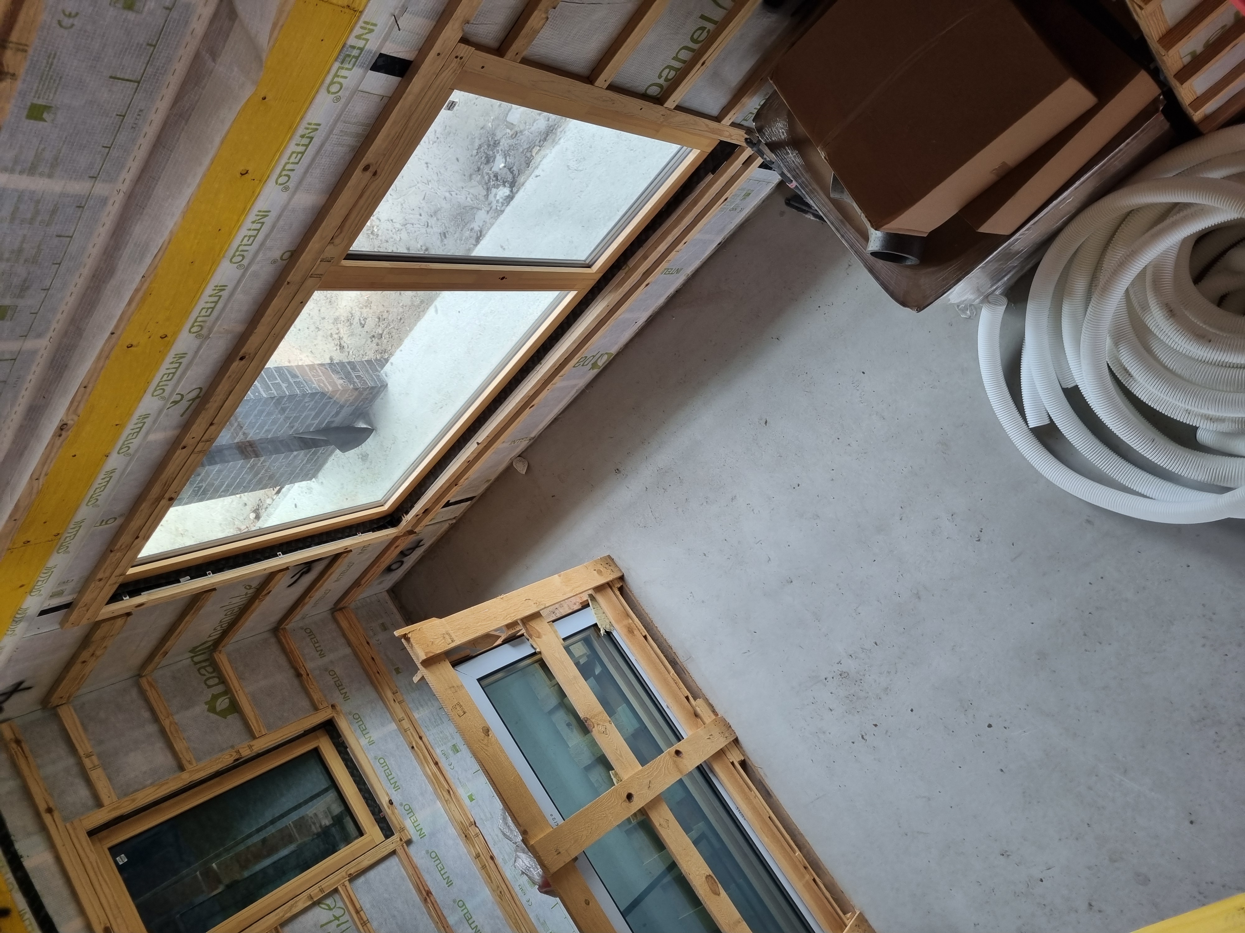 Birds eye view of all the layers of insulation and the service cavity