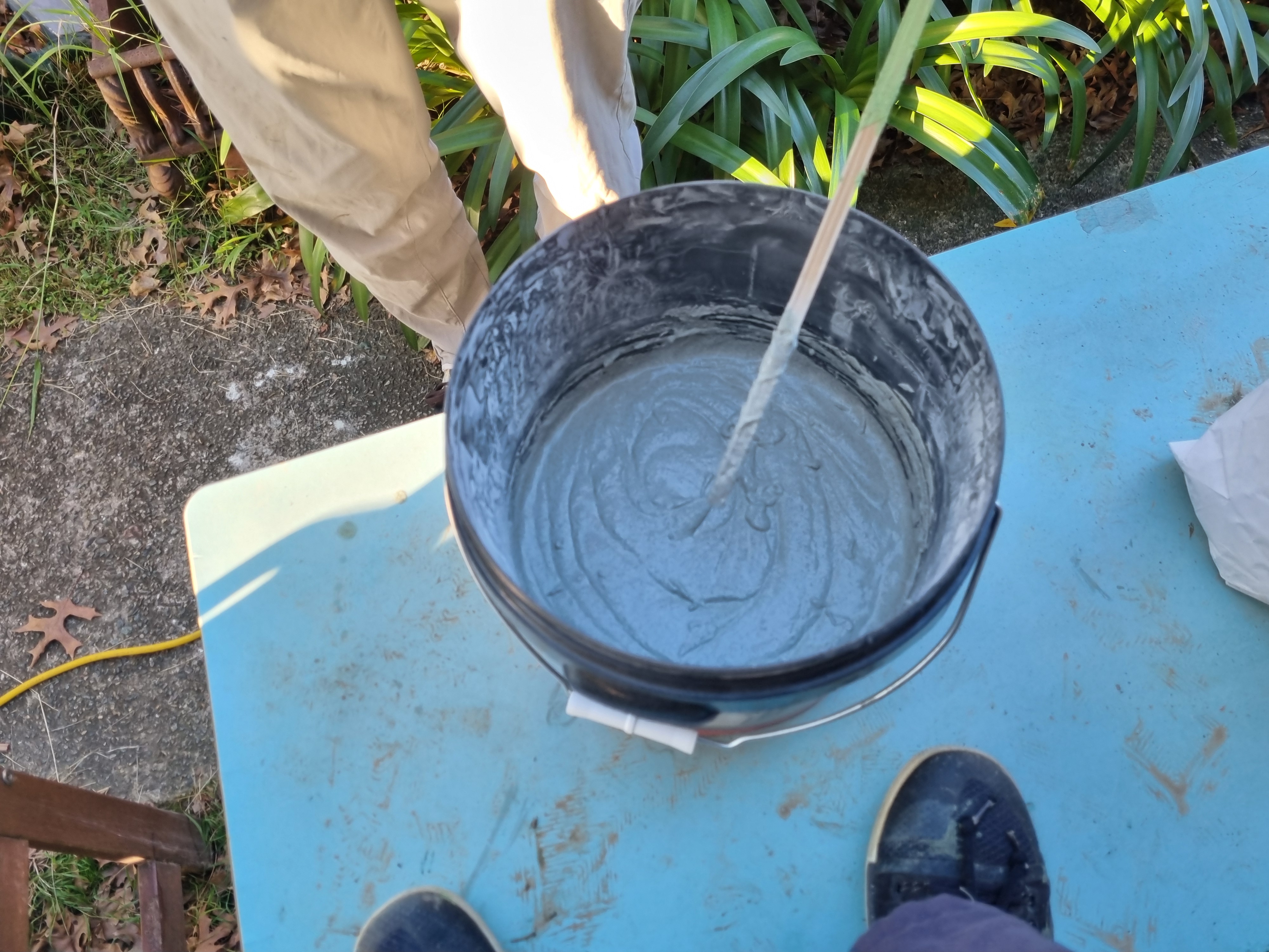 Stirring up tile adhesive