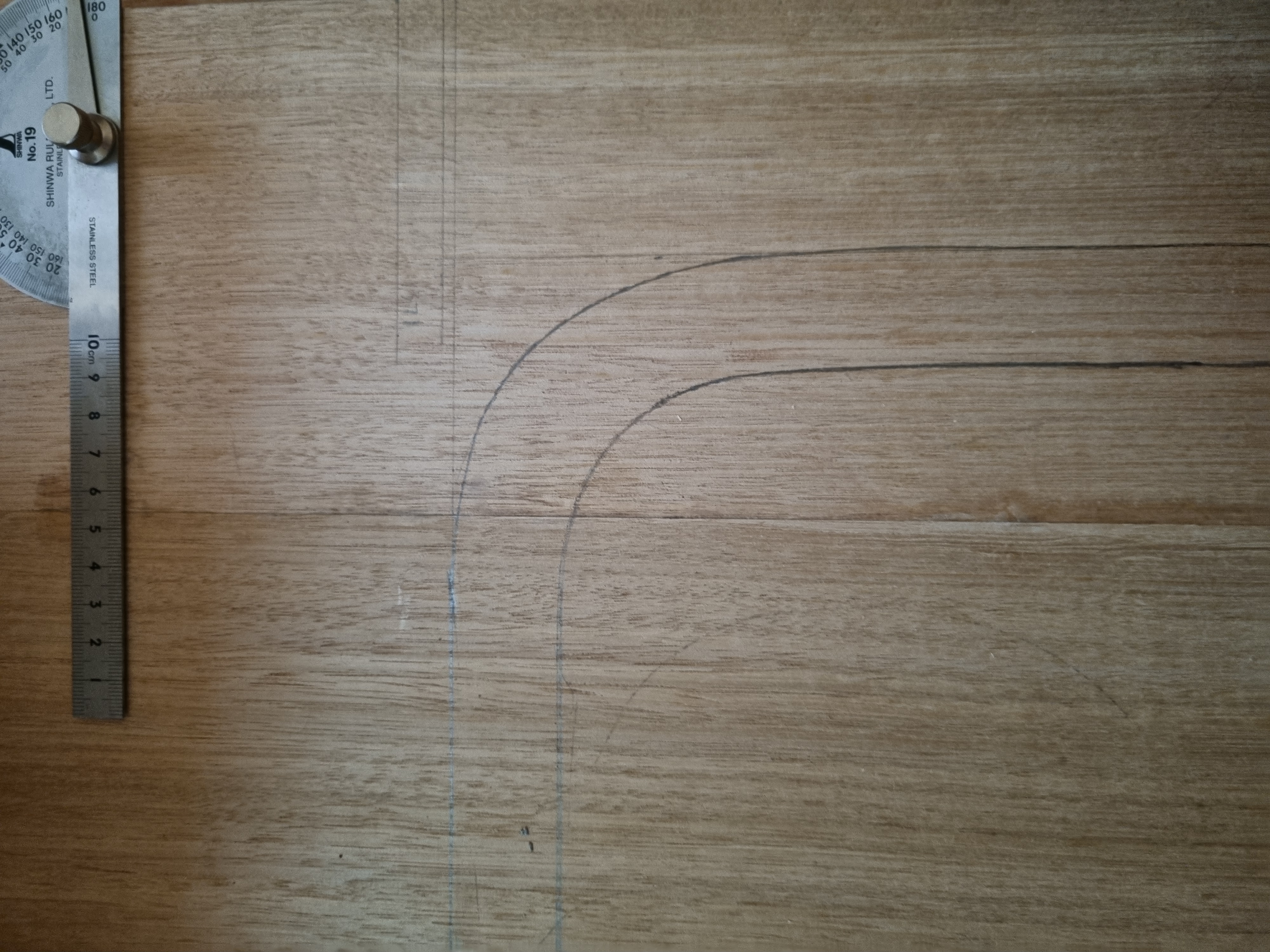The trace of the under-mount sink lip